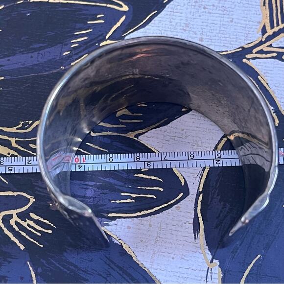 Vintage ENORMOUS Wide Tribal Etched Floral Bangle Silver Cuff Bracelet B1 - Picture 10 of 11